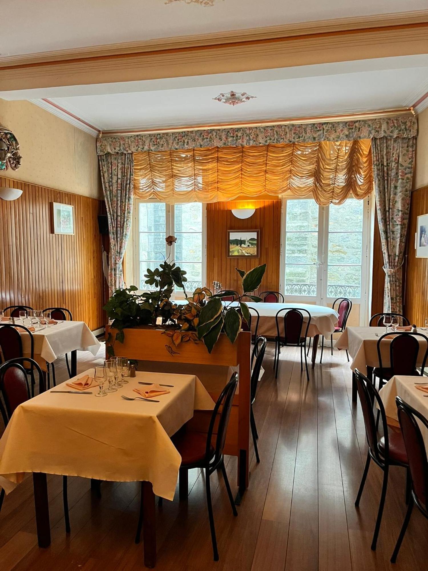 Hotel Restaurant Les Arcades